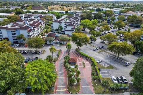 Condo in Miami, Florida, 2 bedrooms  № 2026725 - photo 2