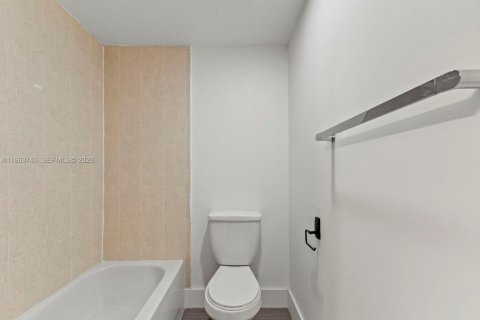 Condo in Miami, Florida, 2 bedrooms  № 2026725 - photo 22