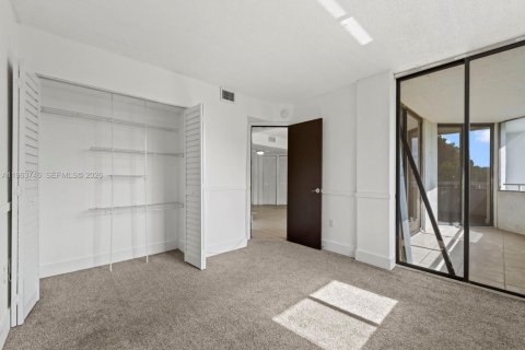 Condo in Miami, Florida, 2 bedrooms  № 2026725 - photo 14