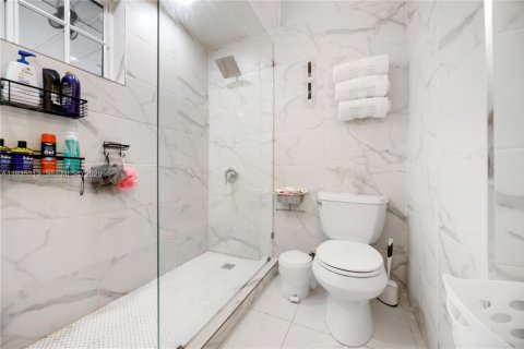 Villa ou maison à vendre à Miami, Floride: 3 chambres, 149.67 m2 № 2010120 - photo 12