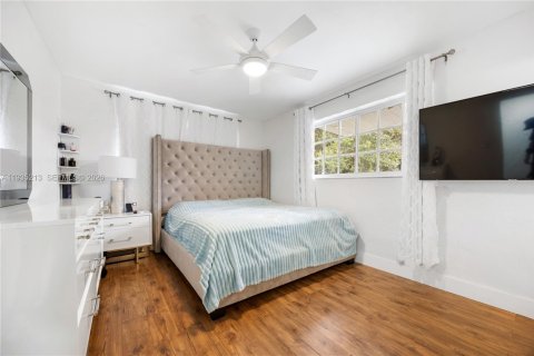 Villa ou maison à vendre à Miami, Floride: 3 chambres, 149.67 m2 № 2010120 - photo 10