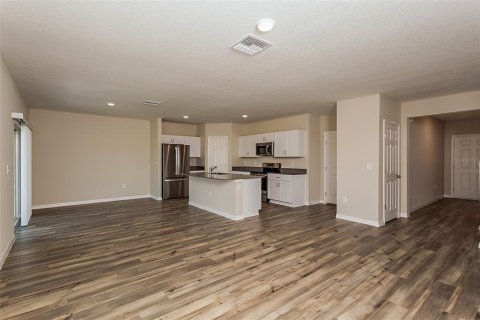 House in Haines City, Florida 4 bedrooms, 189.43 sq.m. № 1831846 - photo 8
