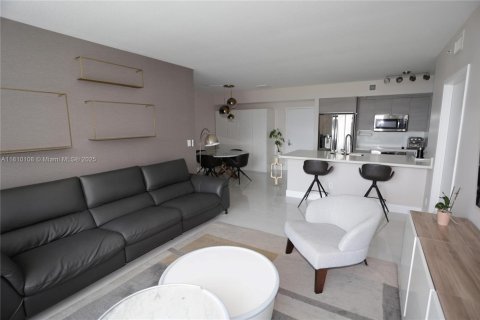 Condo in Miami, Florida, 2 bedrooms  № 1936970 - photo 7