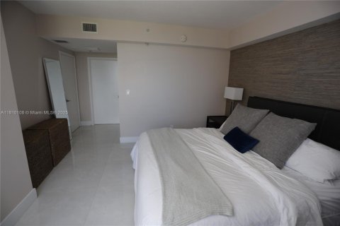 Condo in Miami, Florida, 2 bedrooms  № 1936970 - photo 17