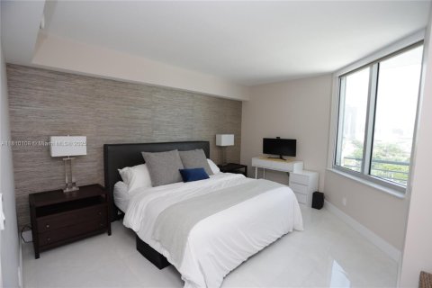 Condo in Miami, Florida, 2 bedrooms  № 1936970 - photo 16
