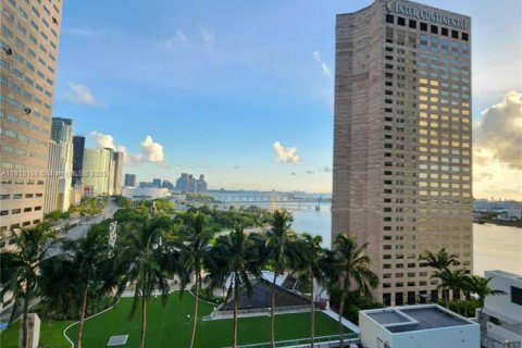 Condo in Miami, Florida, 2 bedrooms  № 1936970 - photo 13