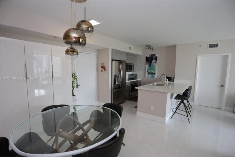 Condominio en venta en Miami, Florida, 2 dormitorios, 108.6 m2 № 1936970 - foto 5