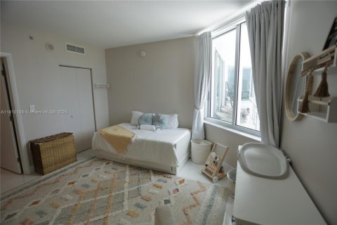 Condo in Miami, Florida, 2 bedrooms  № 1936970 - photo 21