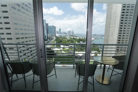 Condo in Miami, Florida, 2 bedrooms  № 1936970 - photo 12