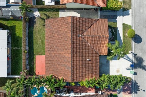 House in Miami, Florida 4 bedrooms, 173.45 sq.m. № 1984703 - photo 23