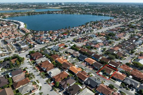 House in Miami, Florida 4 bedrooms, 173.45 sq.m. № 1984703 - photo 24