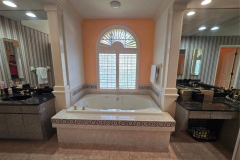 House in Lutz, Florida 3 bedrooms, 240.25 sq.m. № 2206566 - photo 14