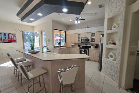 House in Lutz, Florida 3 bedrooms, 240.25 sq.m. № 2206566 - photo 20