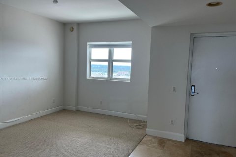 Condominio en venta en North Miami, Florida, 3 dormitorios, 167.32 m2 № 1867996 - foto 13