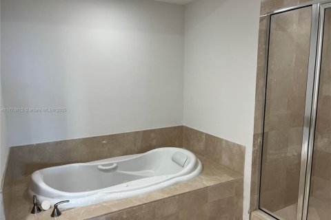 Condominio en venta en North Miami, Florida, 3 dormitorios, 167.32 m2 № 1867996 - foto 11