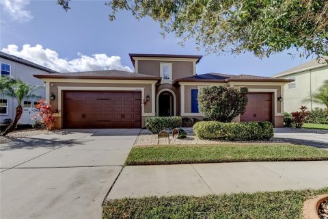 House in Wesley Chapel, Florida 4 bedrooms, 243.03 sq.m. № 2096259