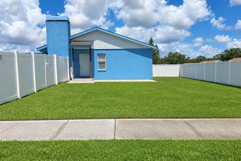 House in Brandon, Florida 2 bedrooms, 83.61 sq.m. № 2351562