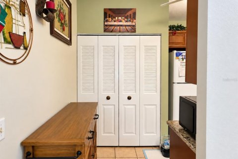 House in Brandon, Florida 2 bedrooms, 83.61 sq.m. № 2351562 - photo 12