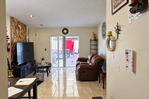 House in Brandon, Florida 2 bedrooms, 83.61 sq.m. № 2351562 - photo 10