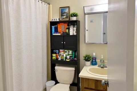 House in Brandon, Florida 2 bedrooms, 83.61 sq.m. № 2351562 - photo 11
