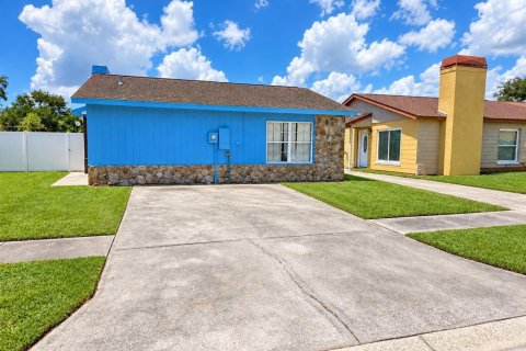 House in Brandon, Florida 2 bedrooms, 83.61 sq.m. № 2351562 - photo 3