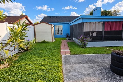 House in Brandon, Florida 2 bedrooms, 83.61 sq.m. № 2351562 - photo 4