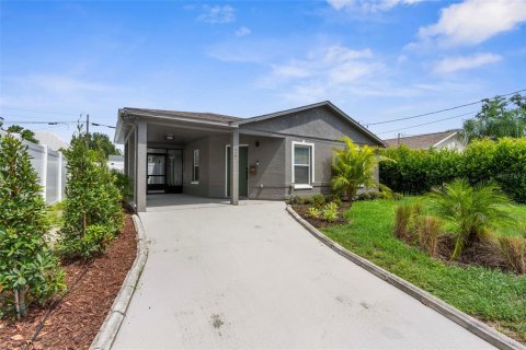 Villa ou maison à vendre à Tampa, Floride: 3 chambres, 119.01 m2 № 1903720 - photo 1