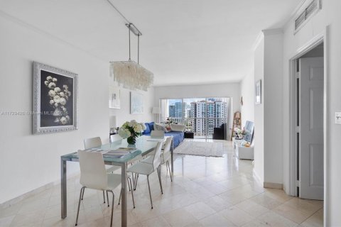 Copropriété à vendre à Sunny Isles Beach, Floride: 1 chambre, 70.79 m2 № 1698285 - photo 3