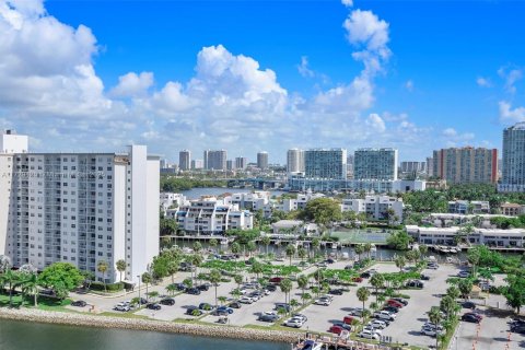 Copropriété à vendre à Sunny Isles Beach, Floride: 1 chambre, 70.79 m2 № 1698285 - photo 13