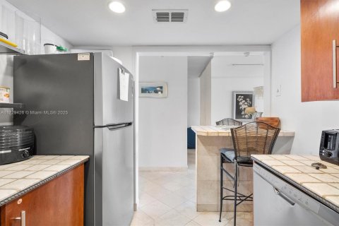 Copropriété à vendre à Sunny Isles Beach, Floride: 1 chambre, 70.79 m2 № 1698285 - photo 23