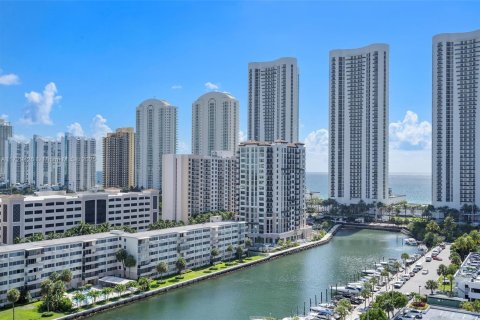 Copropriété à vendre à Sunny Isles Beach, Floride: 1 chambre, 70.79 m2 № 1698285 - photo 12