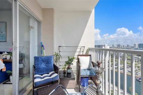 Copropriété à vendre à Sunny Isles Beach, Floride: 1 chambre, 70.79 m2 № 1698285 - photo 9