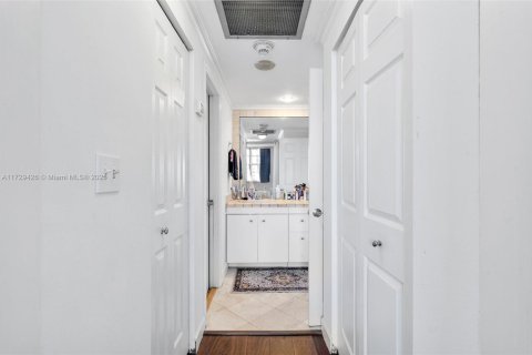 Copropriété à vendre à Sunny Isles Beach, Floride: 1 chambre, 70.79 m2 № 1698285 - photo 29