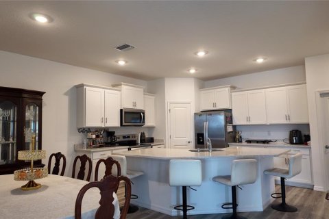 House in San Antonio, Florida 3 bedrooms, 145.3 sq.m. № 2380851 - photo 20