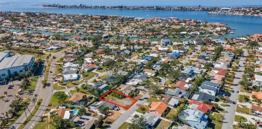 Land in Saint Petersburg, Florida № 2100190
