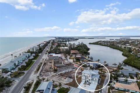 House in Longboat Key, Florida 5 bedrooms, 387.96 sq.m. № 1537951 - photo 5