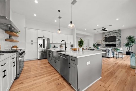 House in Longboat Key, Florida 5 bedrooms, 387.96 sq.m. № 1537951 - photo 26