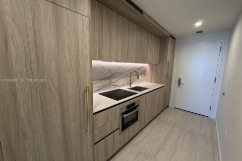 Снять в аренду кондоминиум в Майами, Флорида № 2047532 - фото 4