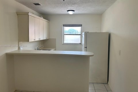 Appartement à louer à Miami, Floride: 2 chambres, 60.39 m2 № 2048090 - photo 4