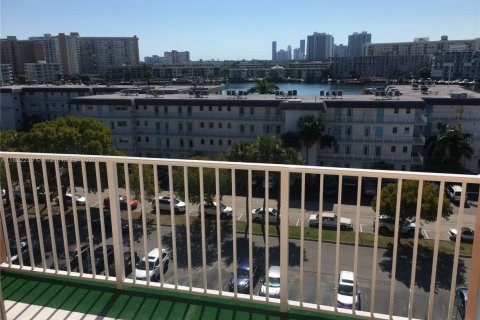 Copropriété à louer à Hallandale Beach, Floride: 1 chambre, 62.24 m2 № 1936328 - photo 6