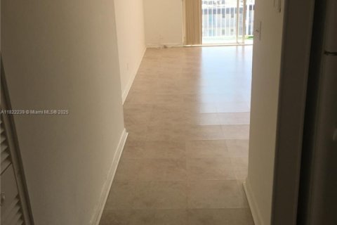 Copropriété à louer à Hallandale Beach, Floride: 1 chambre, 62.24 m2 № 1936328 - photo 3