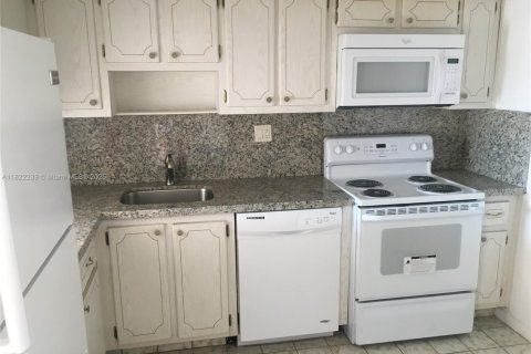 Copropriété à louer à Hallandale Beach, Floride: 1 chambre, 62.24 m2 № 1936328 - photo 4