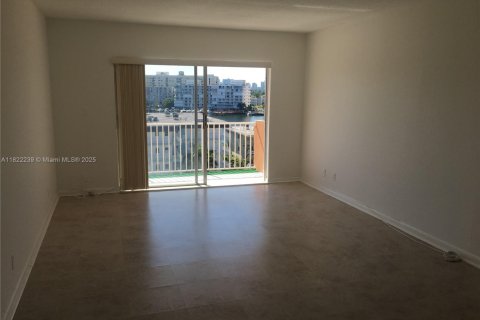 Copropriété à louer à Hallandale Beach, Floride: 1 chambre, 62.24 m2 № 1936328 - photo 2