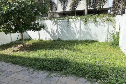 Townhouse in Homestead, Florida 3 bedrooms, 159.05 sq.m. № 1696618 - photo 23