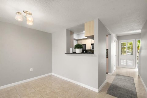 Condo in Orlando, Florida, 2 bedrooms  № 1582514 - photo 10