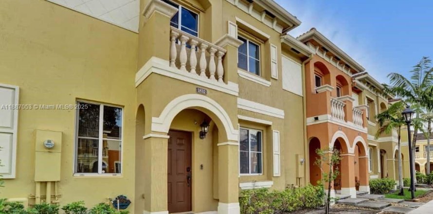 Casa en Miramar, Florida 2 dormitorios, 104.05 m2 № 1941472