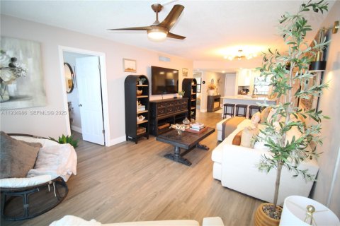 Condominio en alquiler en Jensen Beach, Florida, 2 dormitorios, 91.42 m2 № 2152530 - foto 2