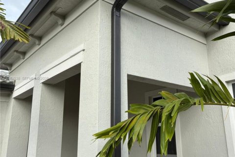 House in Miami, Florida 3 bedrooms № 2001714 - photo 5