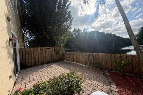 Townhouse in Miami, Florida 4 bedrooms, 153.66 sq.m. № 1972506 - photo 9