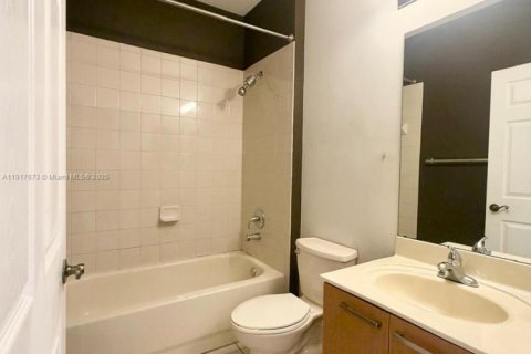 Townhouse in Miami, Florida 4 bedrooms, 153.66 sq.m. № 1972506 - photo 13